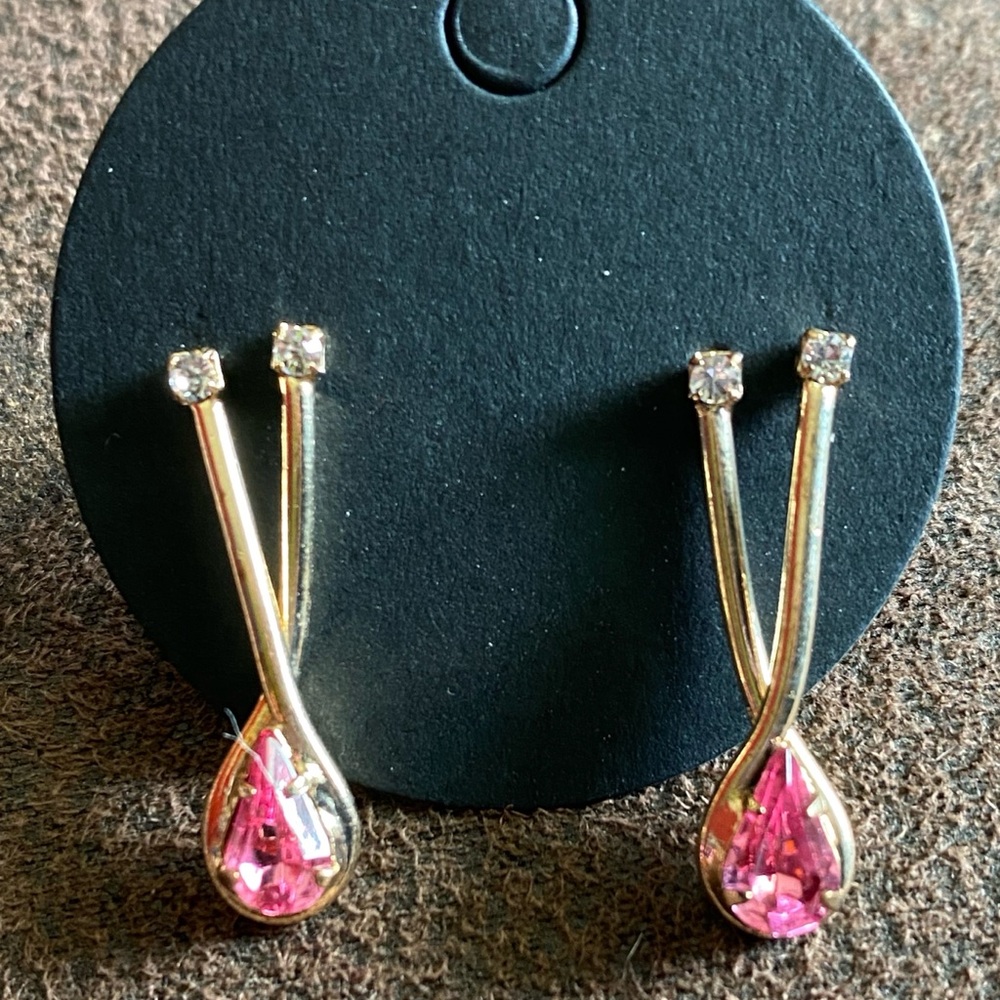 1 pair earrings dangling tear drops with pink rhinestones 14K overlay gold